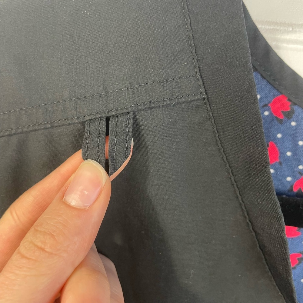 Koi Basics Medical Scrub V-Neck Black Top XL Women’s GUC - Picture 15 of 16